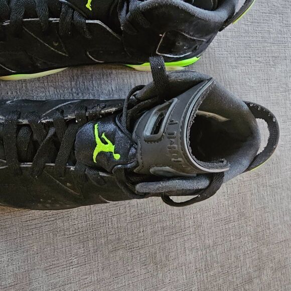 Nike Air Jordan Women's Electric Green 6 Retro Shoes Size 8.5 - Picture 3 of 15